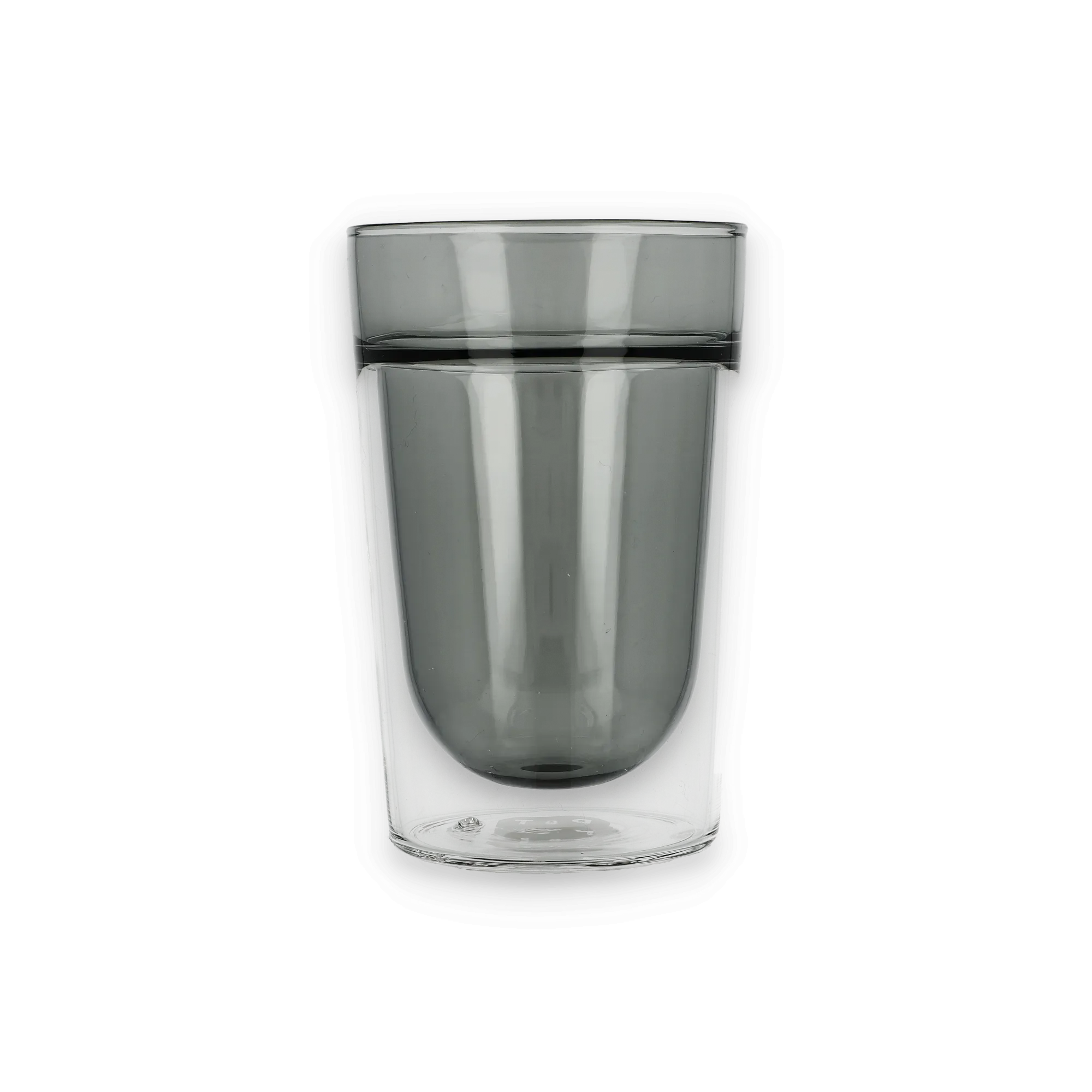 Moderner doppelwandiger Glasbecher mit abgerundeten Kanten auf schwarzem Hintergrund.