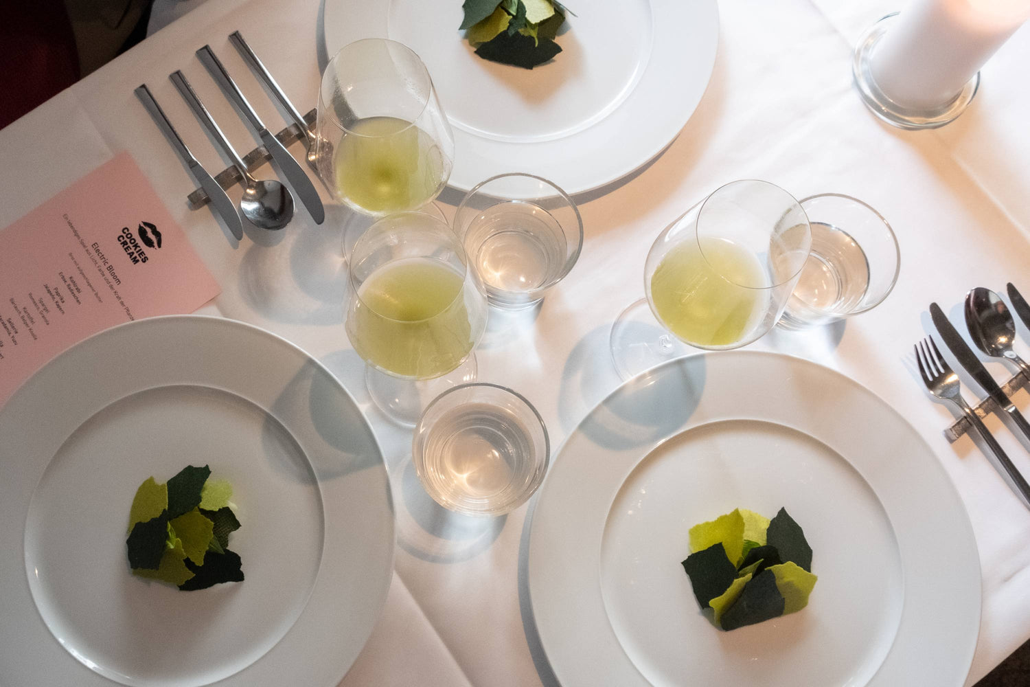 Fine Dining-Gericht mit Tee-Begleitung