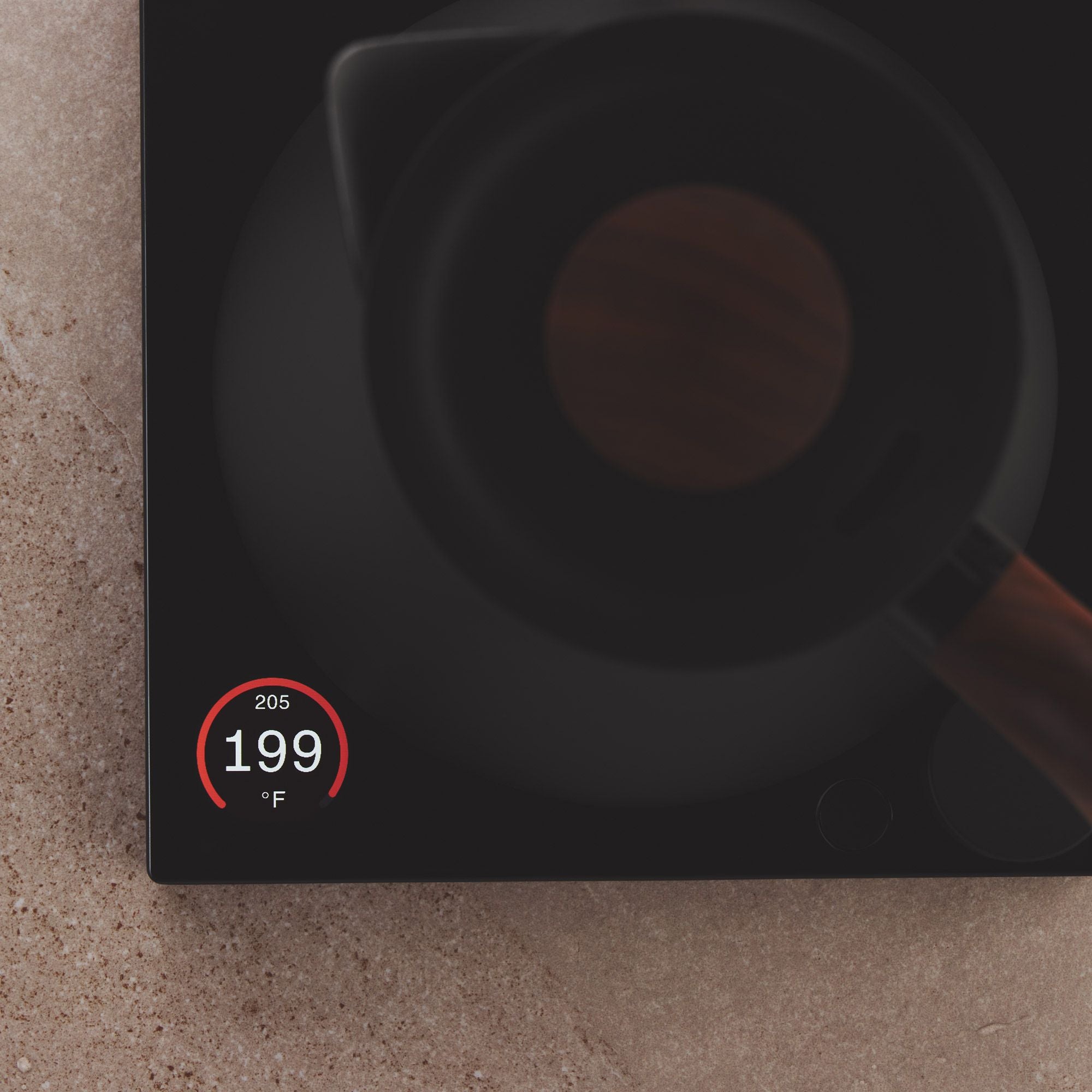 Ein moderner schwarzer Herd mit Wasserkocher und digitalem Temperaturdisplay zeigt 199°F bei 205°F Ziel.