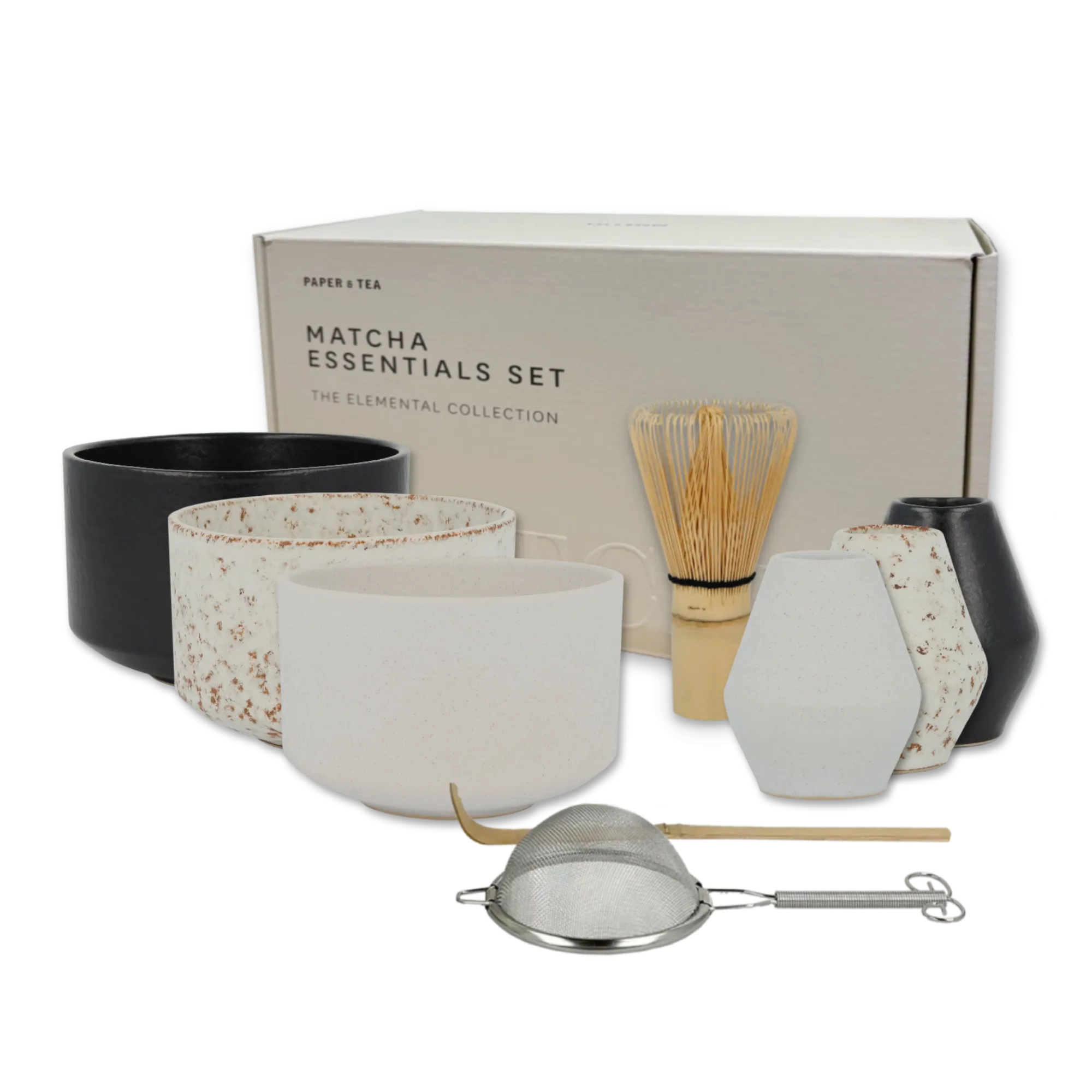 Matcha Essentials Set von PAPER & TEA mit Keramikschalen, Bambusbesen und Teesieb.